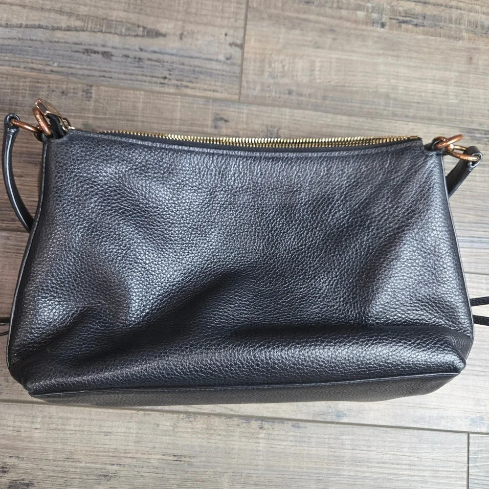 Coach Black Pebbled Leather Shoulder Bag Purse Gold Hardware Y2K Vintage Classic